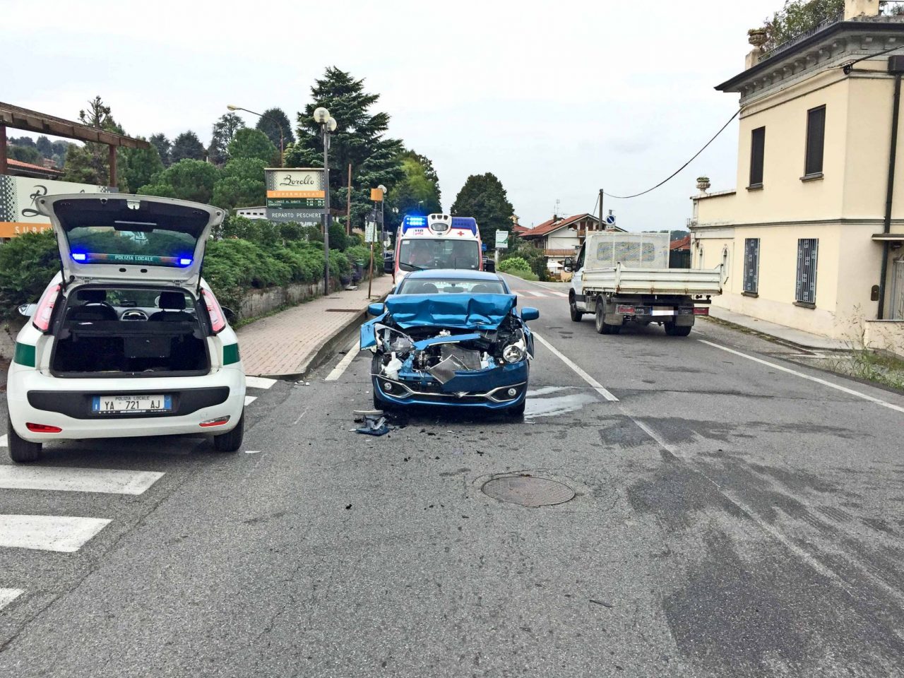 Incidente in via Torino, traffico in tilt per i soccorsi