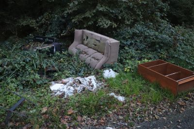 Nuove discariche spuntano in collina