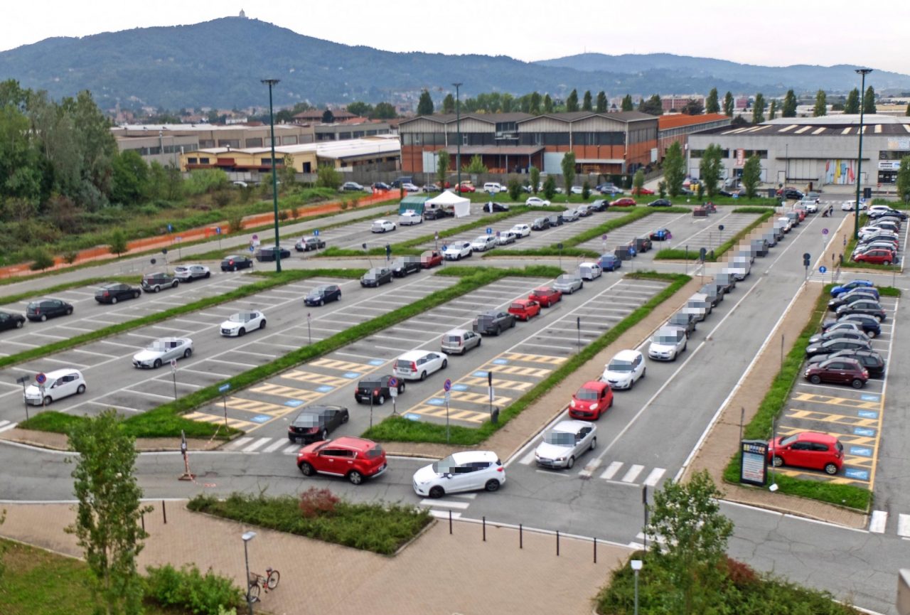 Caos tamponi, fino a più di due ore di coda in auto per il test FOTO