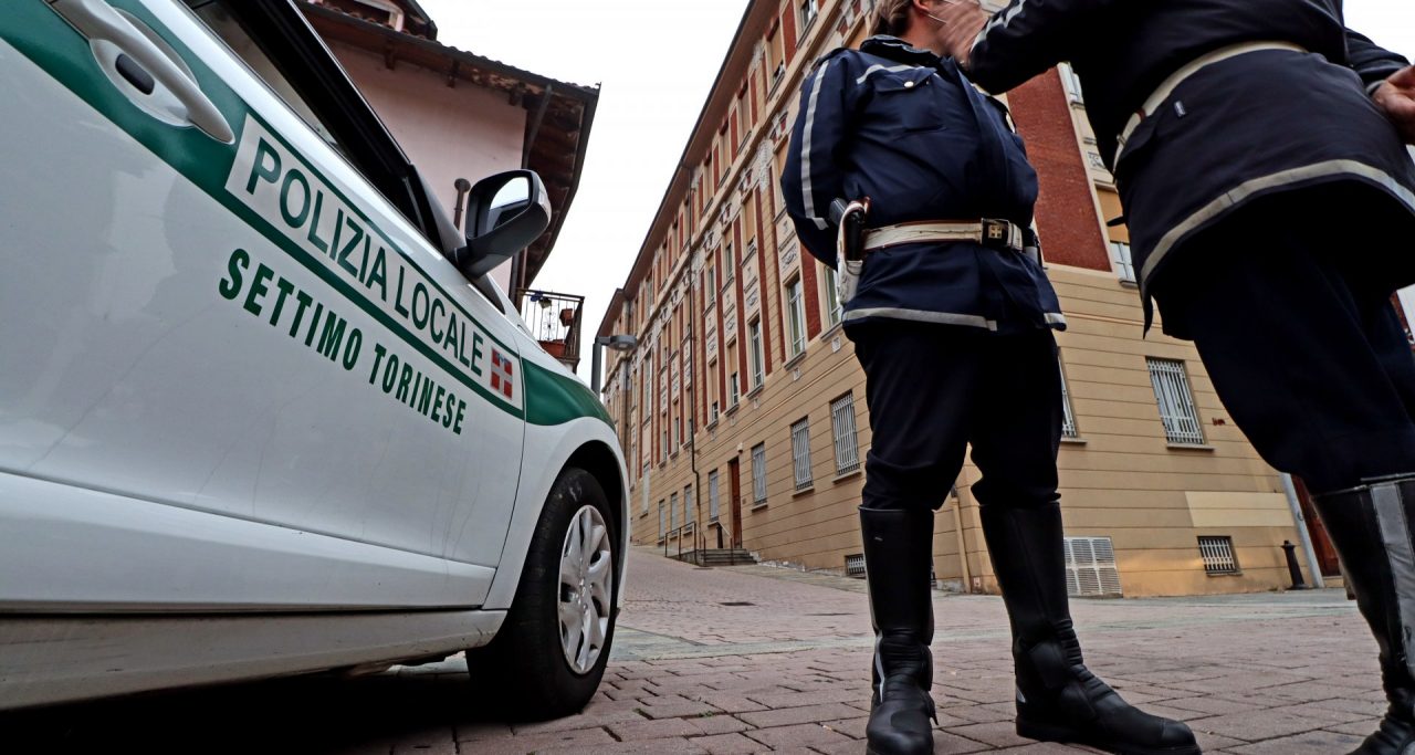 Controlli per il rispetto delle norme anti-Covid, 4 verbali in pochi minuti in città