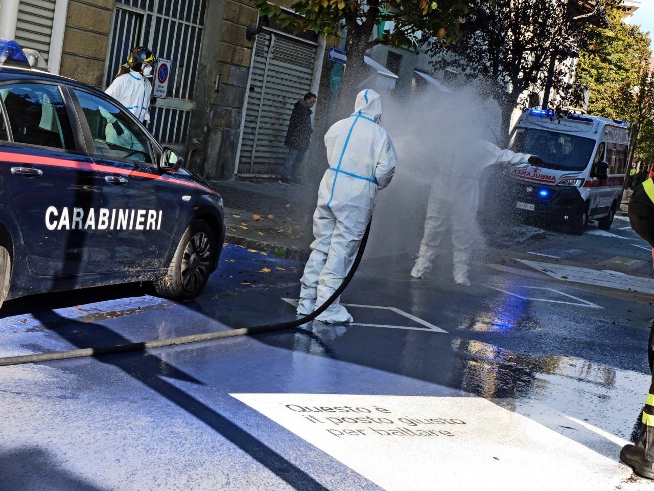Soccorsi in via Italia, vigili del fuoco, carabinieri e 118 sulla pedonale LE FOTO