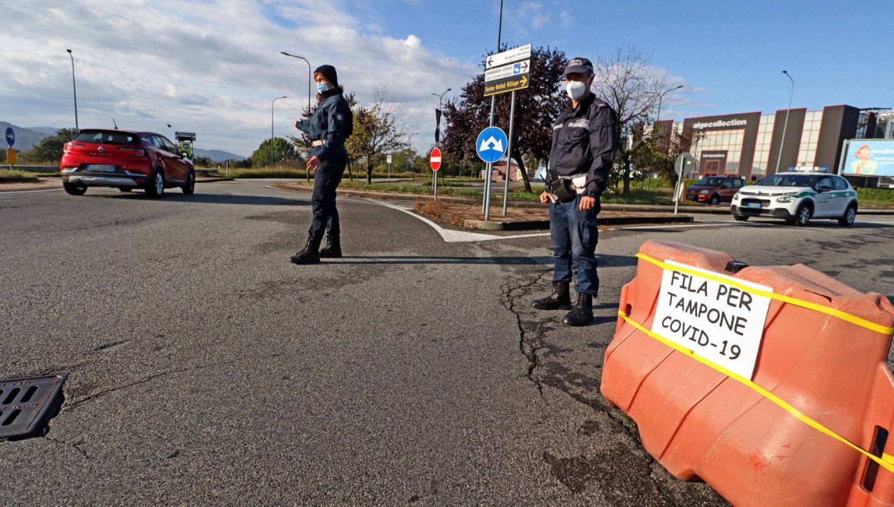 Coronavirus, oggi (21 novembre) sono 2896 i nuovi positivi. Calo dei ricoveri