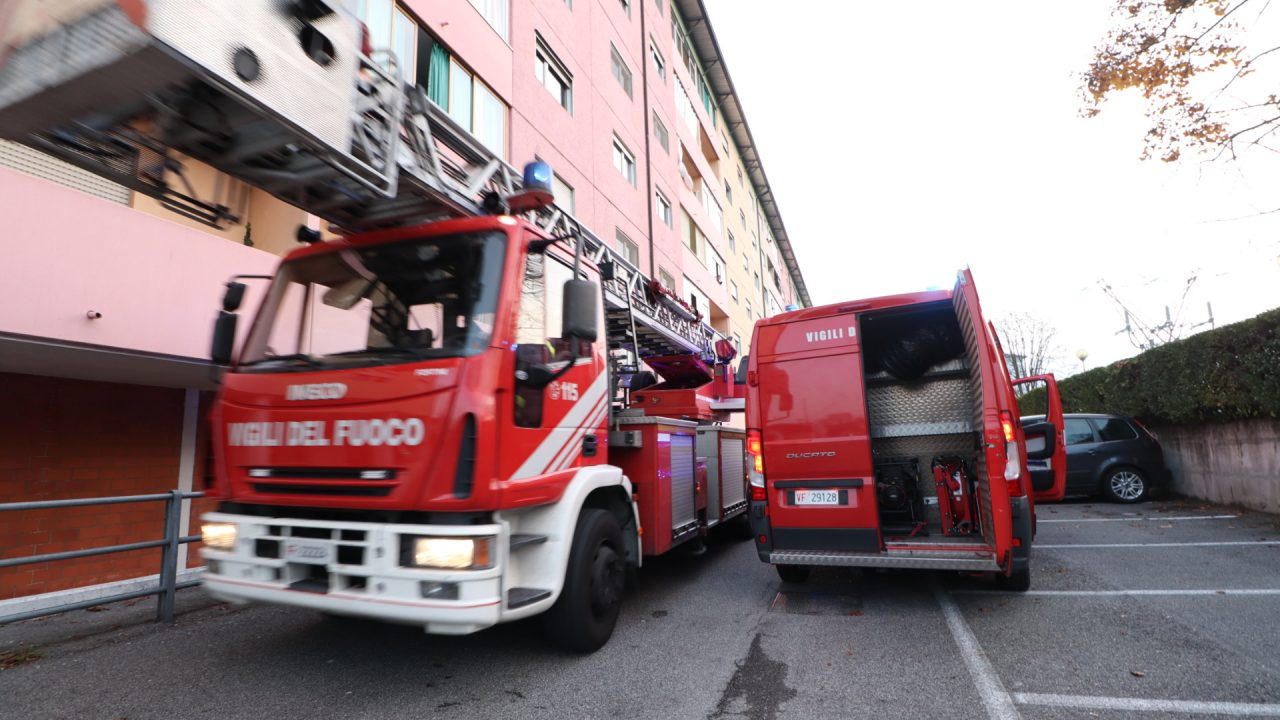 Principio d’incendio in un alloggio, preoccupazione in via Foglizzo