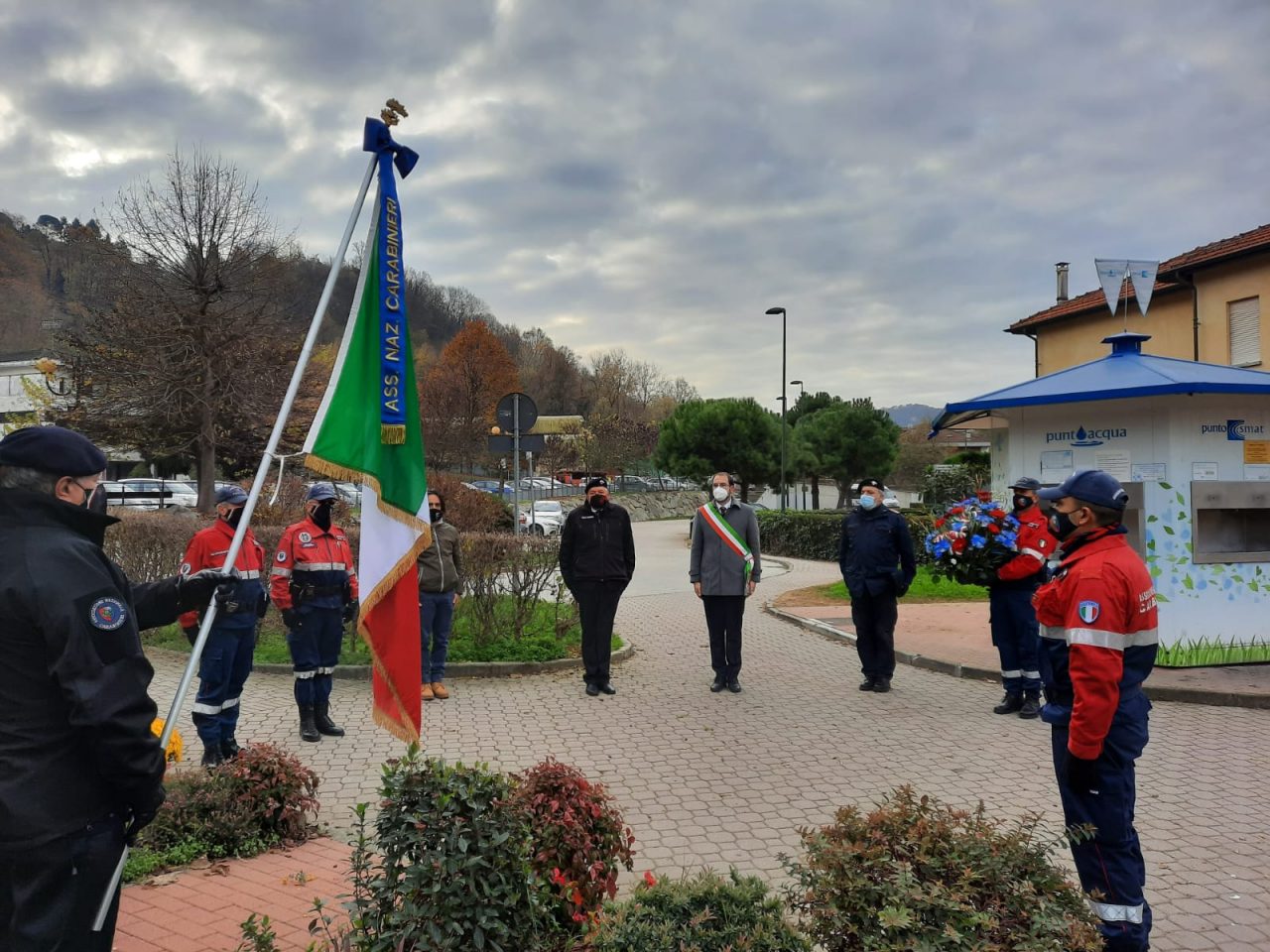 Virgo Fidelis, omaggio floreale al monumento dei Carabinieri