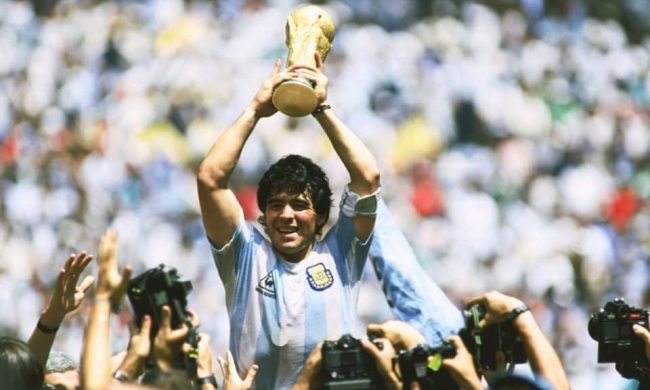 Morto Diego Maradona, una leggenda del calcio mondiale