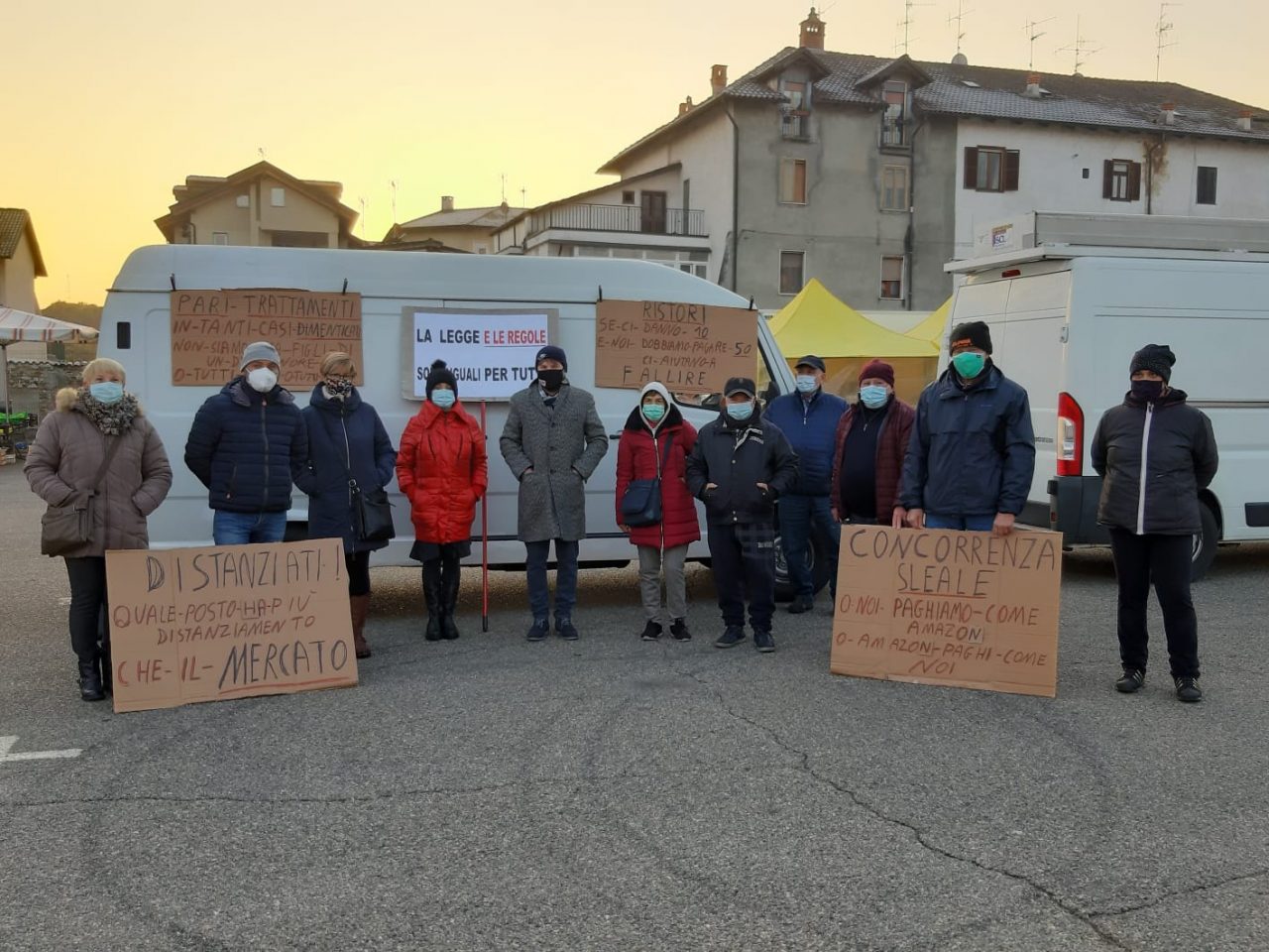 Anche a Gassino la protesta dei mercatali non alimentari