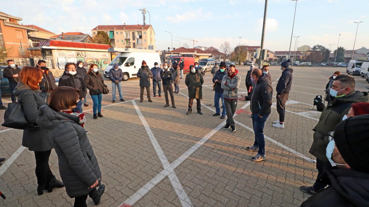 “I mercati sono sicuri, fateci lavorare”, la protesta degli ambulanti extra alimentare VIDEO