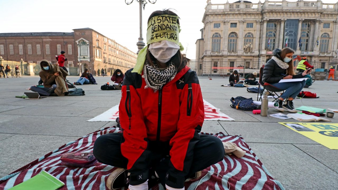 Studenti in piazza per dire basta alla didattica a distanza