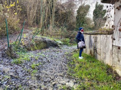 Il fango minaccia le tombe del cimitero
