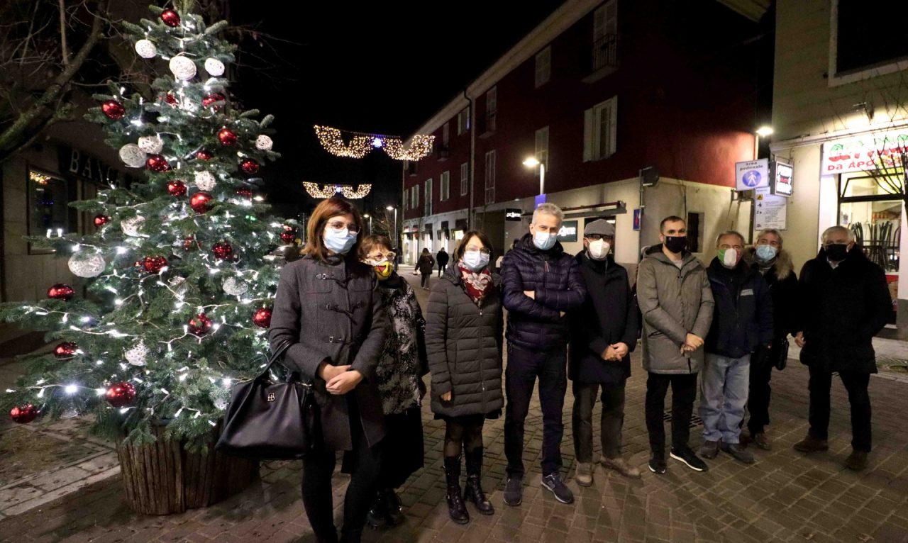 Natale 2020, Settimo accende alberi e luminarie