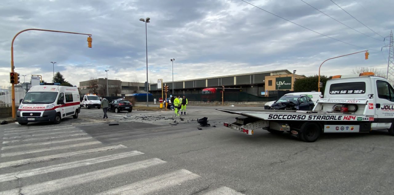 Scontro tra due auto al Pescarito: rilievi in corso