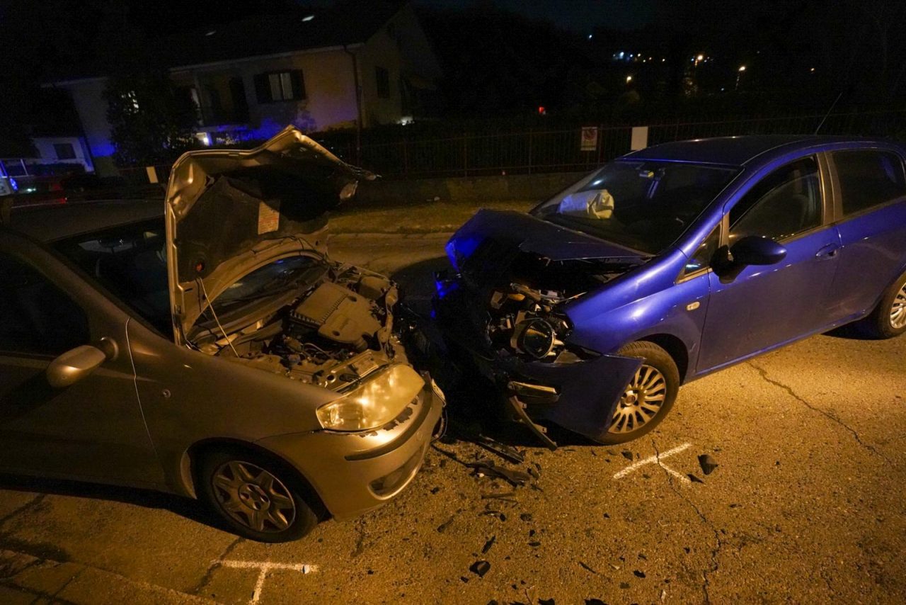 Scontro fra tre auto: lunghe code e traffico in tilt