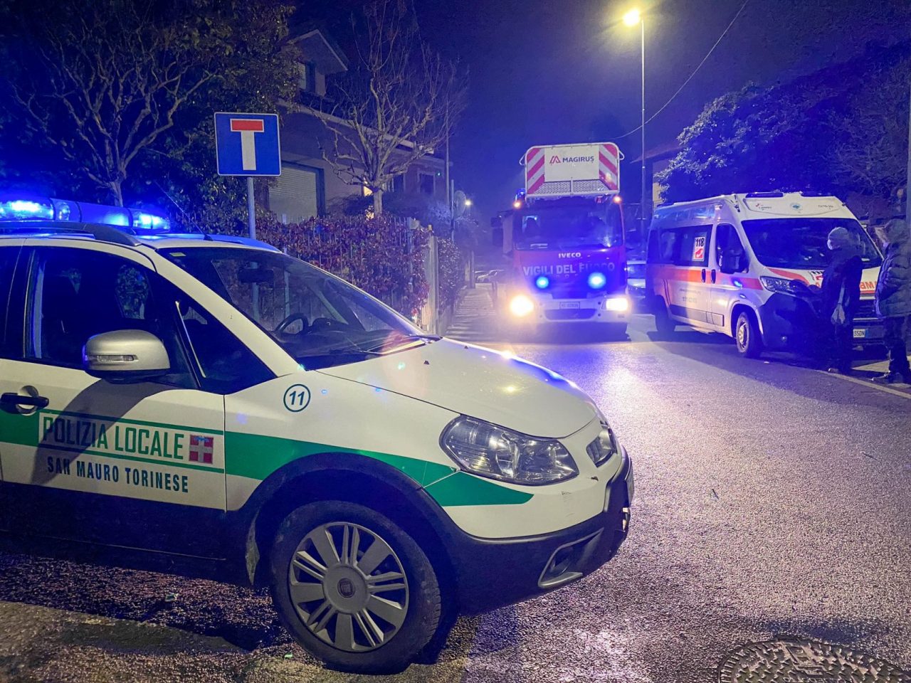 Incendio alloggio, la causa del rogo sarebbe una candela