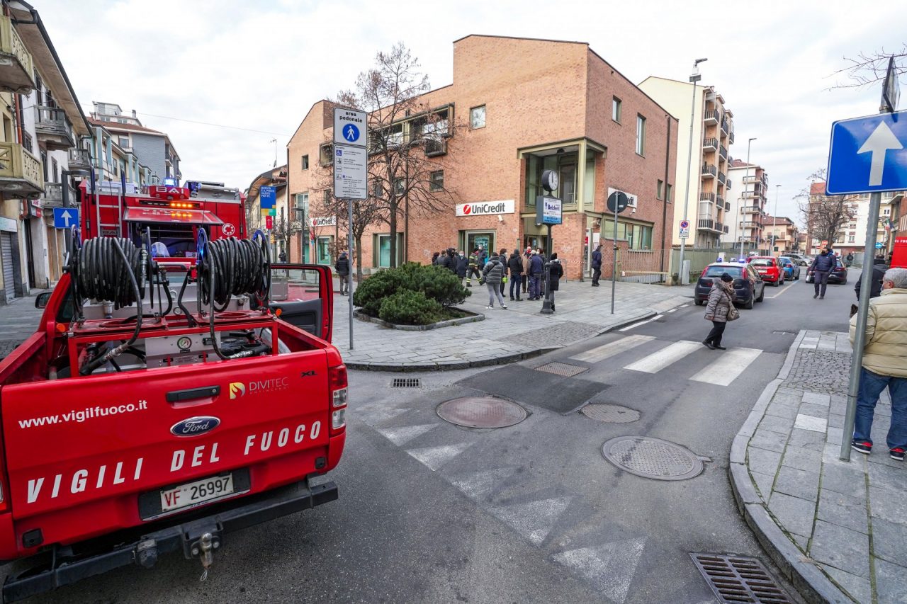 Allarme incendio in banca, evacuata la filiale
