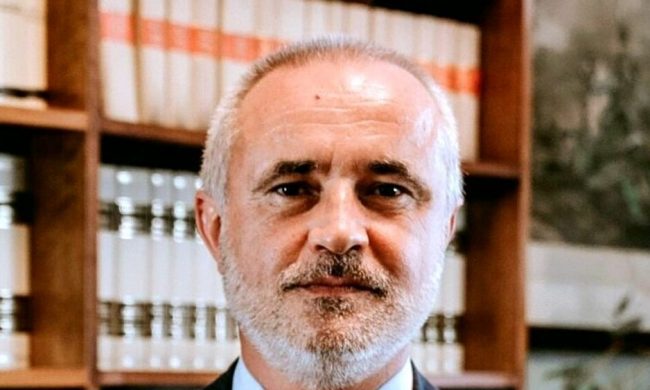 Avvocato settimese muore facendo jogging al parco