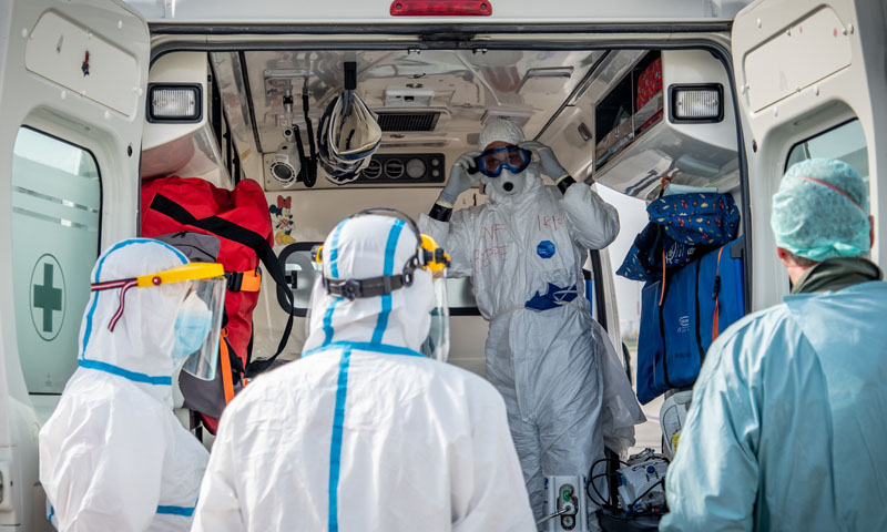 Covid, diminuiscono i contagi e i ricoverati in ospedale