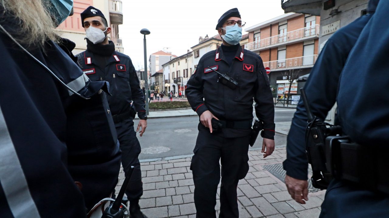 Crescono i contagi, Settimo torna a sfondare quota 250. Scuola e mascherine nel mirino