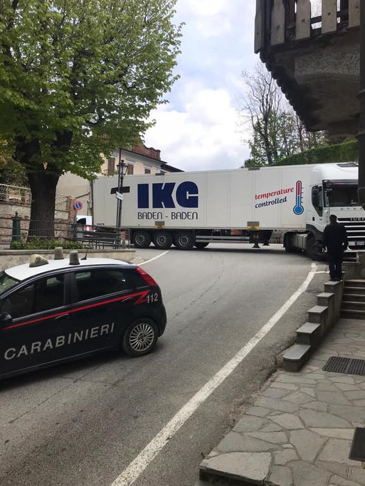 Sciolze, ancora un tir “incastrato” in paese