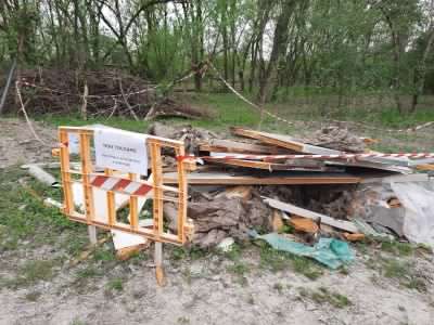 Il bosco dei Goretti trasformato in una discarica