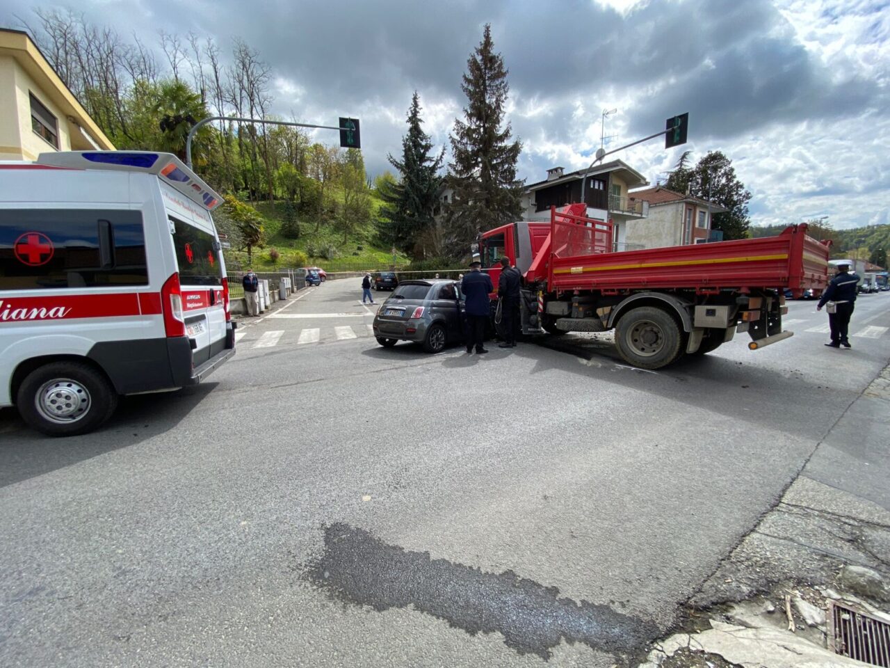 Grave incidente in via Torino: atterra anche l’elisoccorso