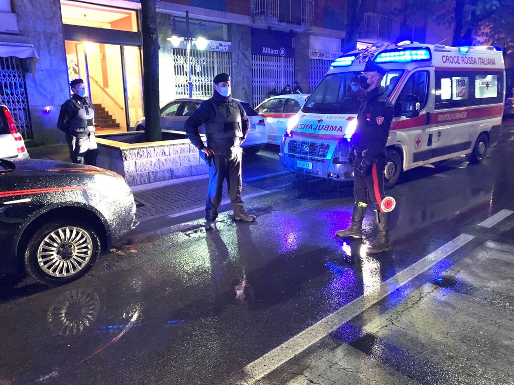 Strage nel torinese, uccide quattro persone e si spara