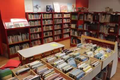 Biblioteca, è di nuovo possibile consultare libri, riviste e giornali