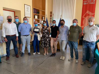 La Giunta omaggia Francesco Cena, simbolo del commercio settimese