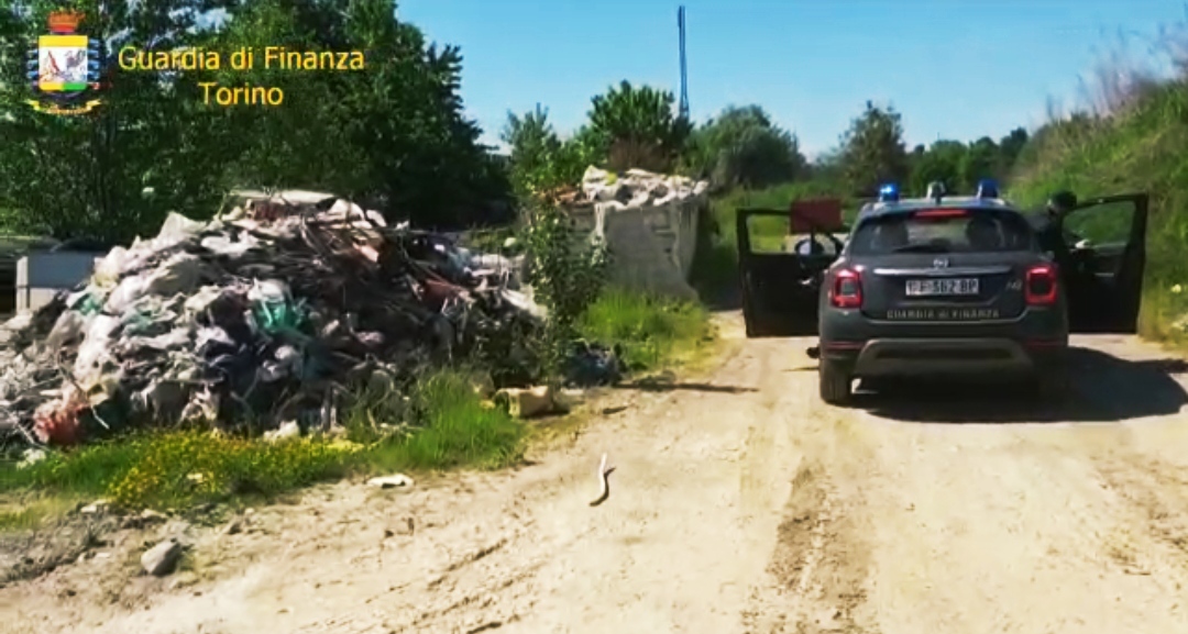 Discarica non autorizzata trovata a Settimo, il blitz della Guardia di Finanza VIDEO