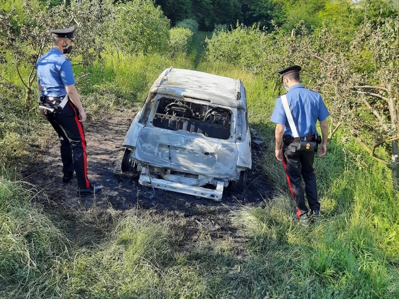 Trovato cadavere carbonizzato in campagna IL VIDEO