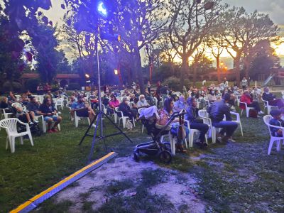 “Un cabaret di risate”, domani sera (venerdì 23 luglio) terzo appuntamento al chiostro