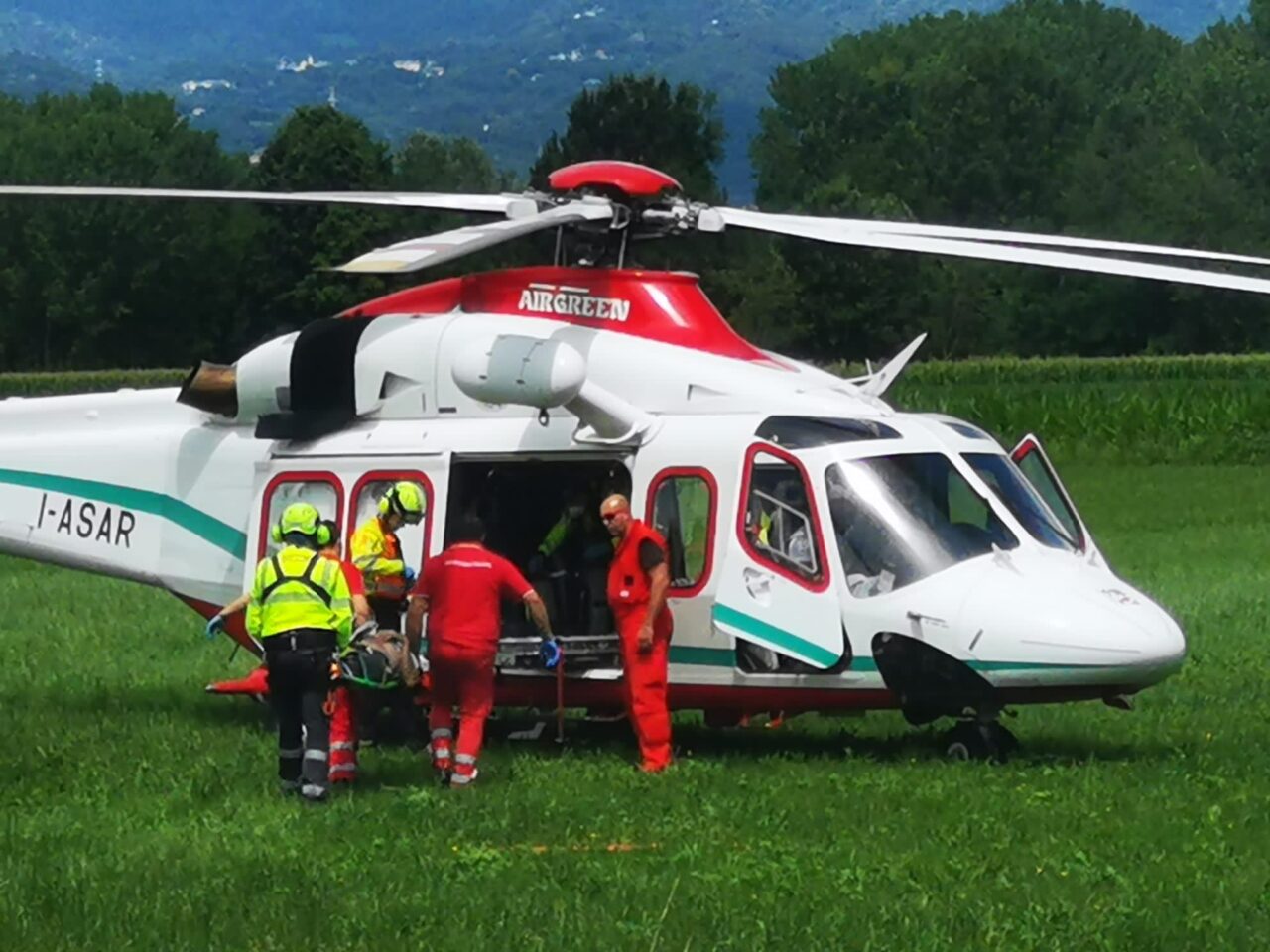 Incidente sul lavoro a Ozegna, imbianchino cade da un’impalcatura: ricoverato al Cto con l’elisoccorso