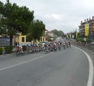 Gara ciclistica Milano – Torino: mercoledì 6 ottobre 2021 il passaggio anche sul nostro territorio. Chiusure temporanee lungo la strada 590