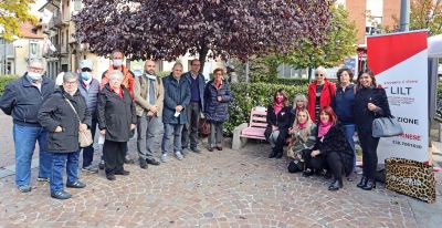 Una panchina rosa per promuovere la prevenzione
