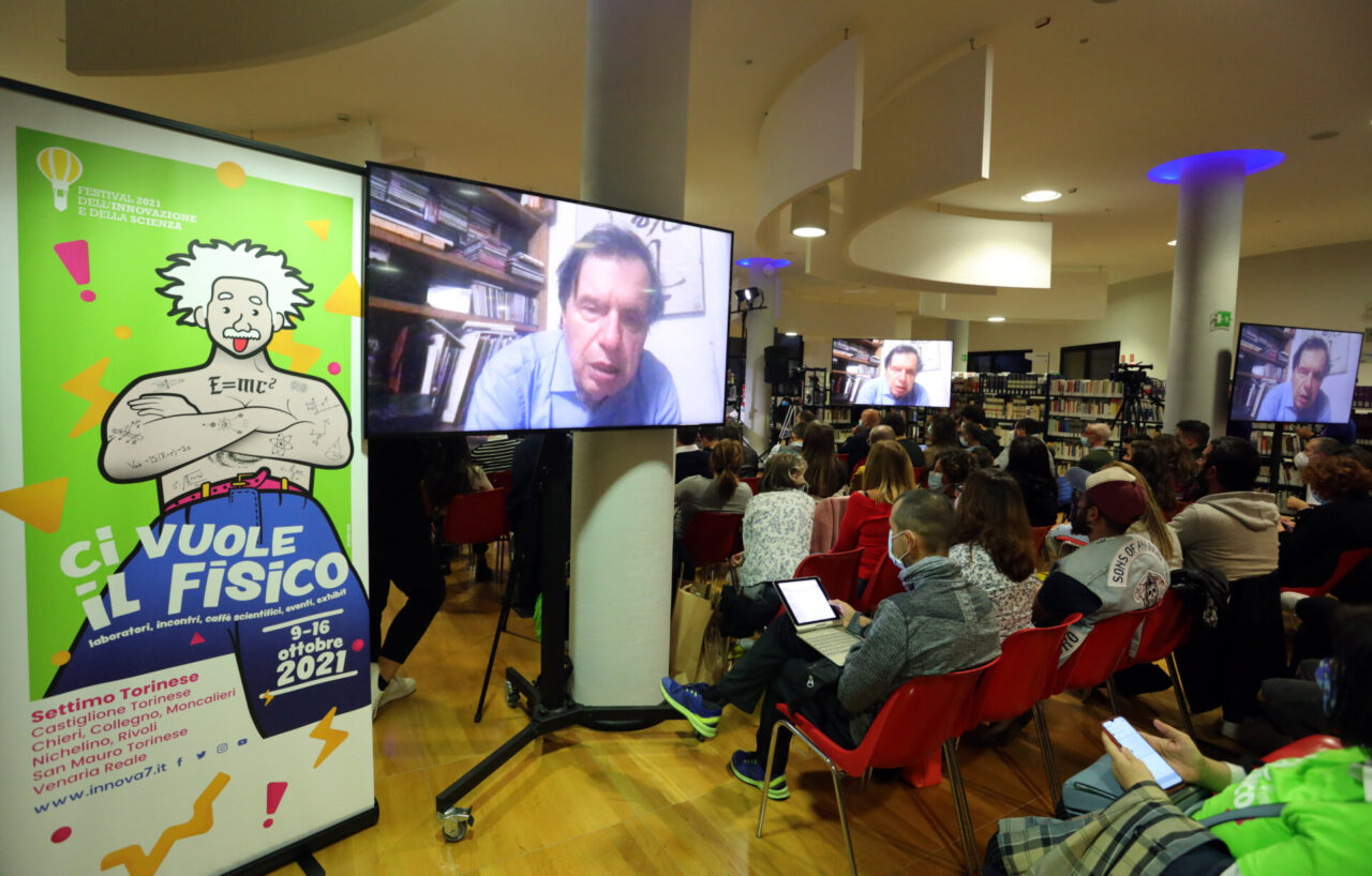 Festival della Scienza, il premio Nobel Giorgio Parisi emoziona. Oggi tocca a Roberto Burioni