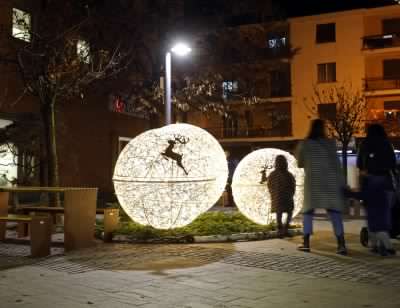 Inaugurate le luminarie nel centro storico settimese: «Speriamo diano un valore aggiunto»