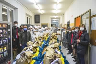 La carica dei 101 pasti preparati e donati per chi è in difficoltà