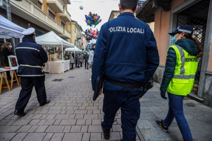 Mascherine obbligatorie anche all’aperto, a Settimo l’ordinanza in vigore fino al 9 gennaio