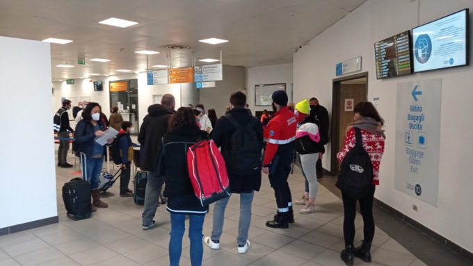 Al via controlli sanitari supplementari per i passeggeri che arrivano negli aeroporti di Caselle e Levaldigi