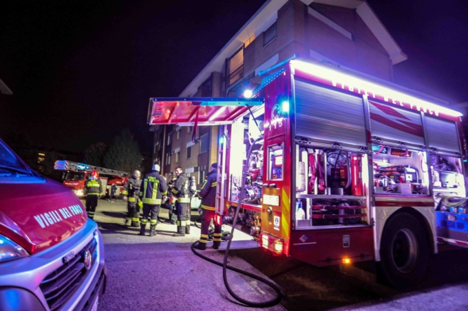 Incendio in una cantina, evacuato un intero palazzo