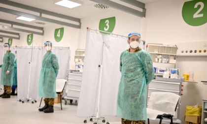 Contagi Covid in aumento: tornano le aree riservate in ospedale