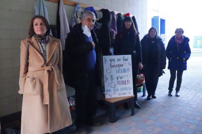 A San Mauro inaugurato il “muro della gentilezza”: uno spazio di scambi solidali