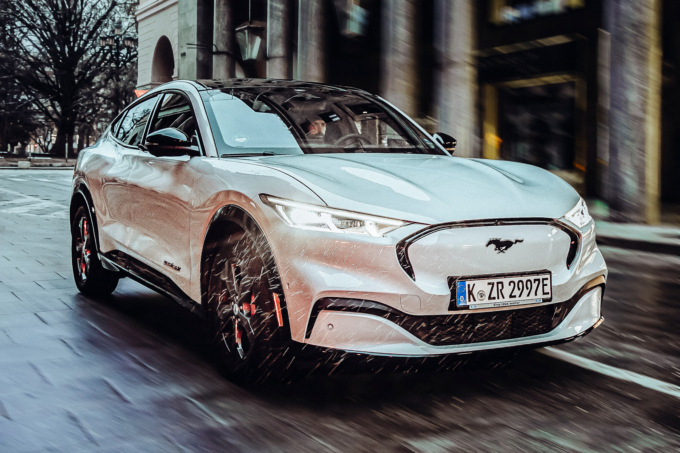 Mustang Mach-E, la rivoluzione elettrica inizia da Authos