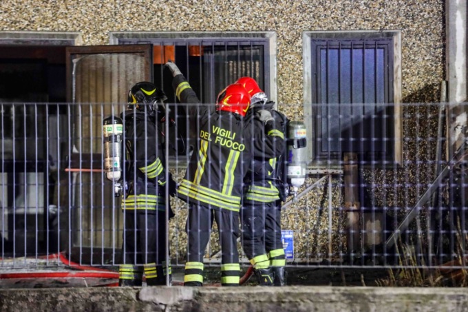 Vigili del fuoco in azione per un incendio in un’azienda tra Settimo e Leinì