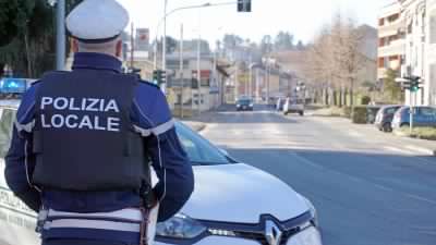 Alla guida anche se senza patente. Tre casi in appena un mese