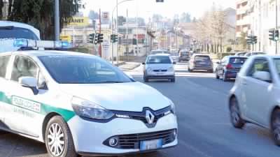 Infrazioni e multe: mancano 700 mila euro di sanzioni mai pagate.  Ma le contestazioni diminuiscono