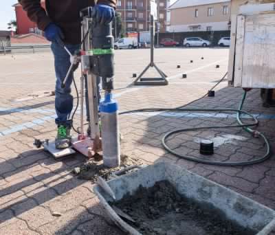 Novità nelle zone blu: via  all’installazione dei nuovi  sensori dei parcheggi