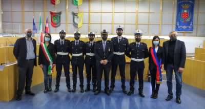 Settimo accoglie i cinque  nuovi agenti della polizia locale, ora sono operativi