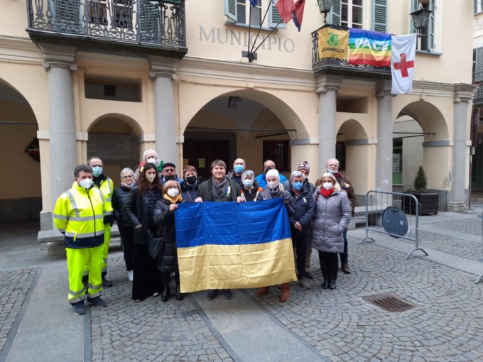 Gassino, manifestazione contro la guerra davanti al Comune