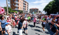 Giro d'Italia, lo spettacolo della Carovana che si è fermata a Gassino