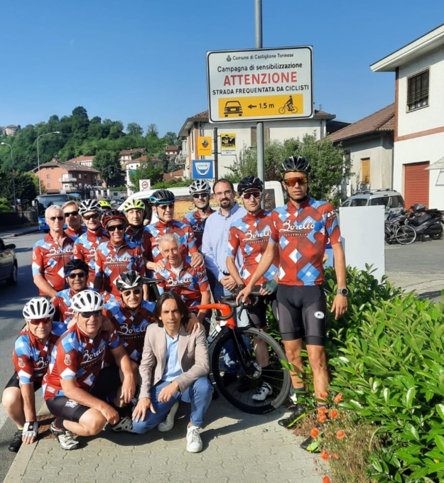 Inaugurati i cartelli per la sicurezza dei ciclisti sulle strade